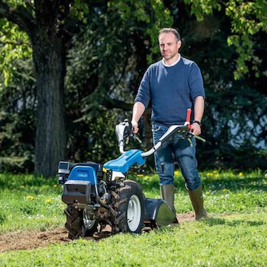 Staub, motobineuse et motoculteur pour les cultures et plantations