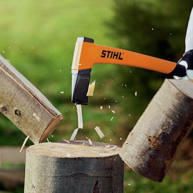 Stihl outillage pour le travail du bois en forêt