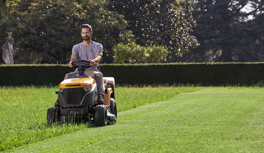 Stiga, toudeuse autoporté et tracteur de pelouse